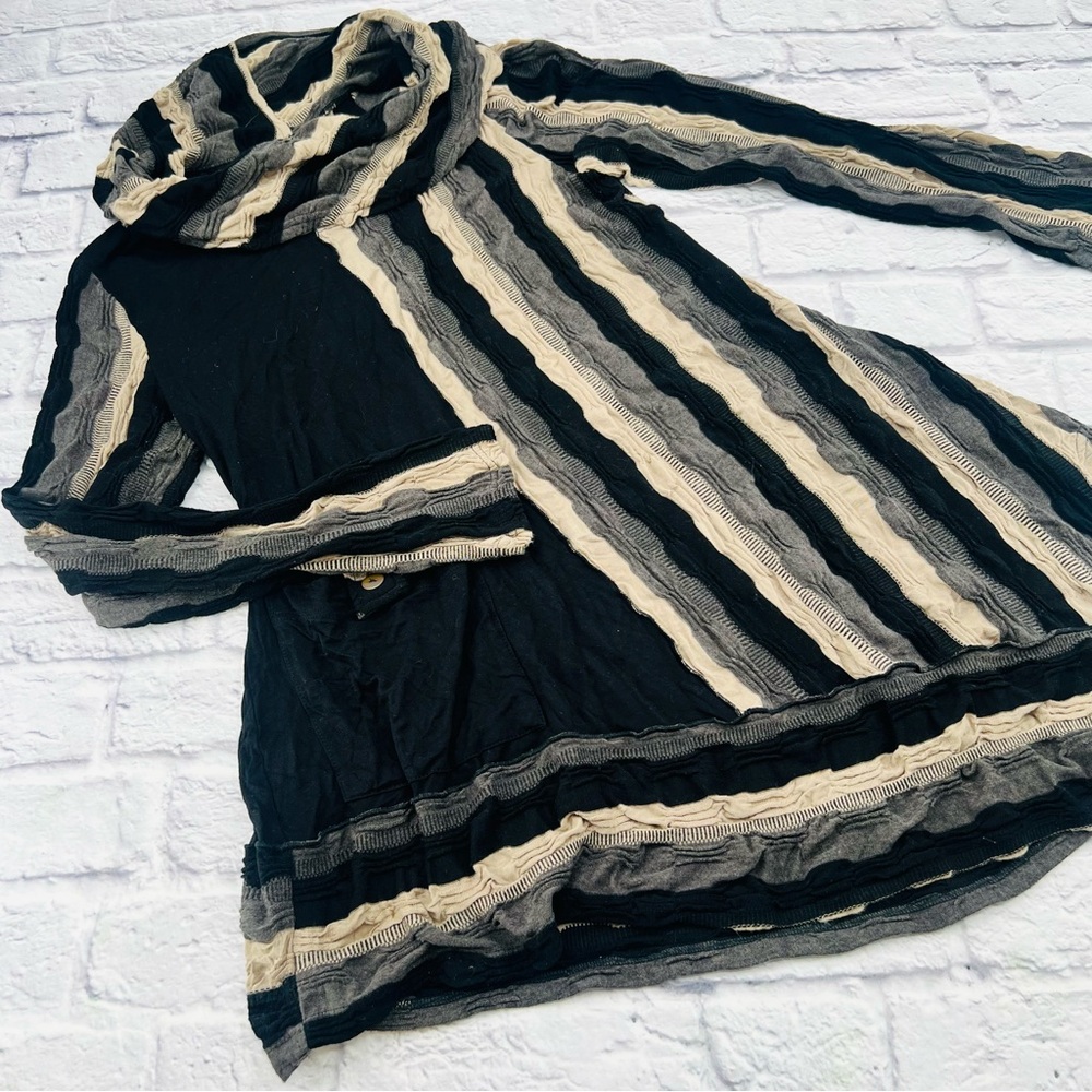 Ali Miles Black and Cream Knit Top Medium Asymetrical Long Sleeve